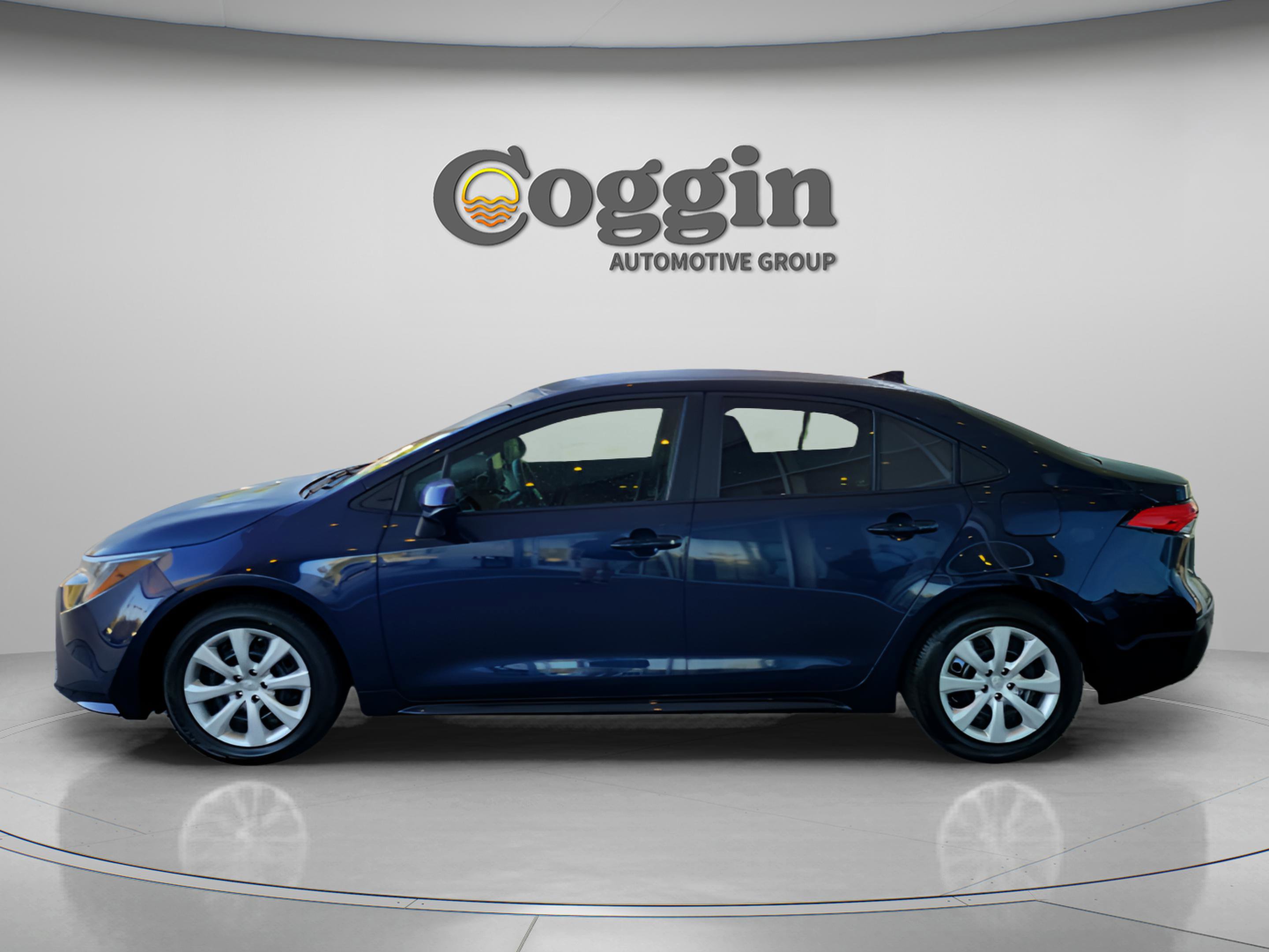 Used 2022 Toyota Corolla LE FWD image 2
