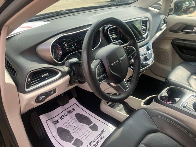 Certified 2023 Chrysler Pacifica Touring-L FWD image 13