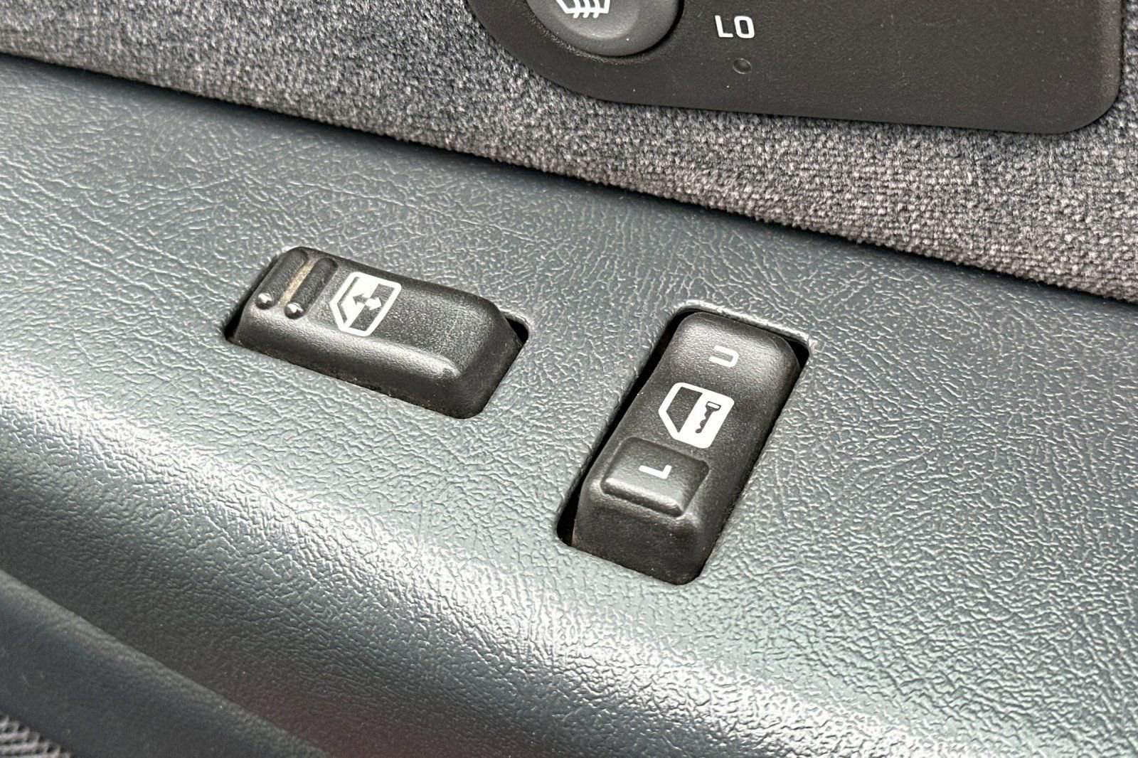 Used 2001 Chevrolet Silverado 2500 LT RWD image 30