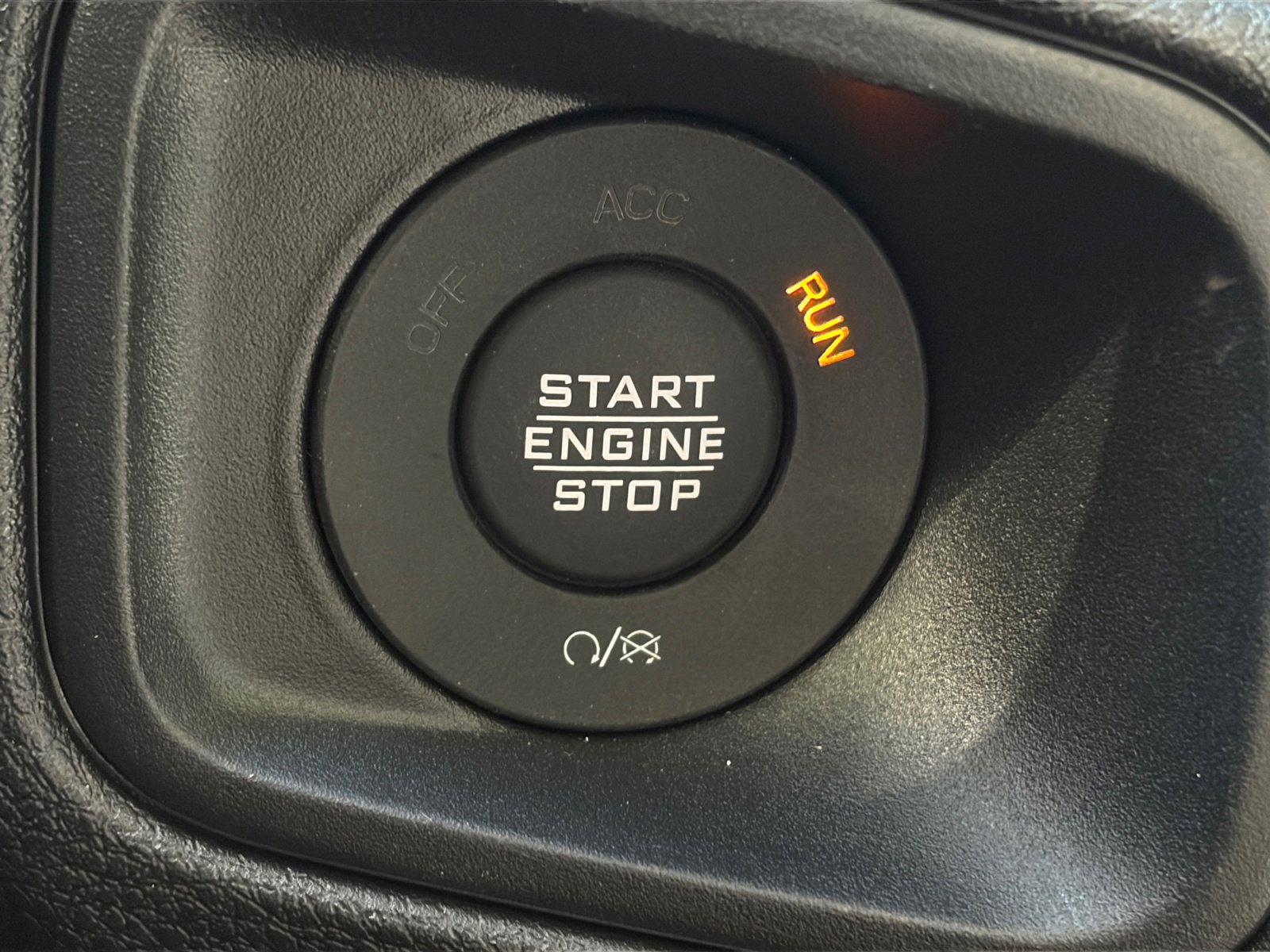 Used 2025 Jeep Wrangler Sport S image 24