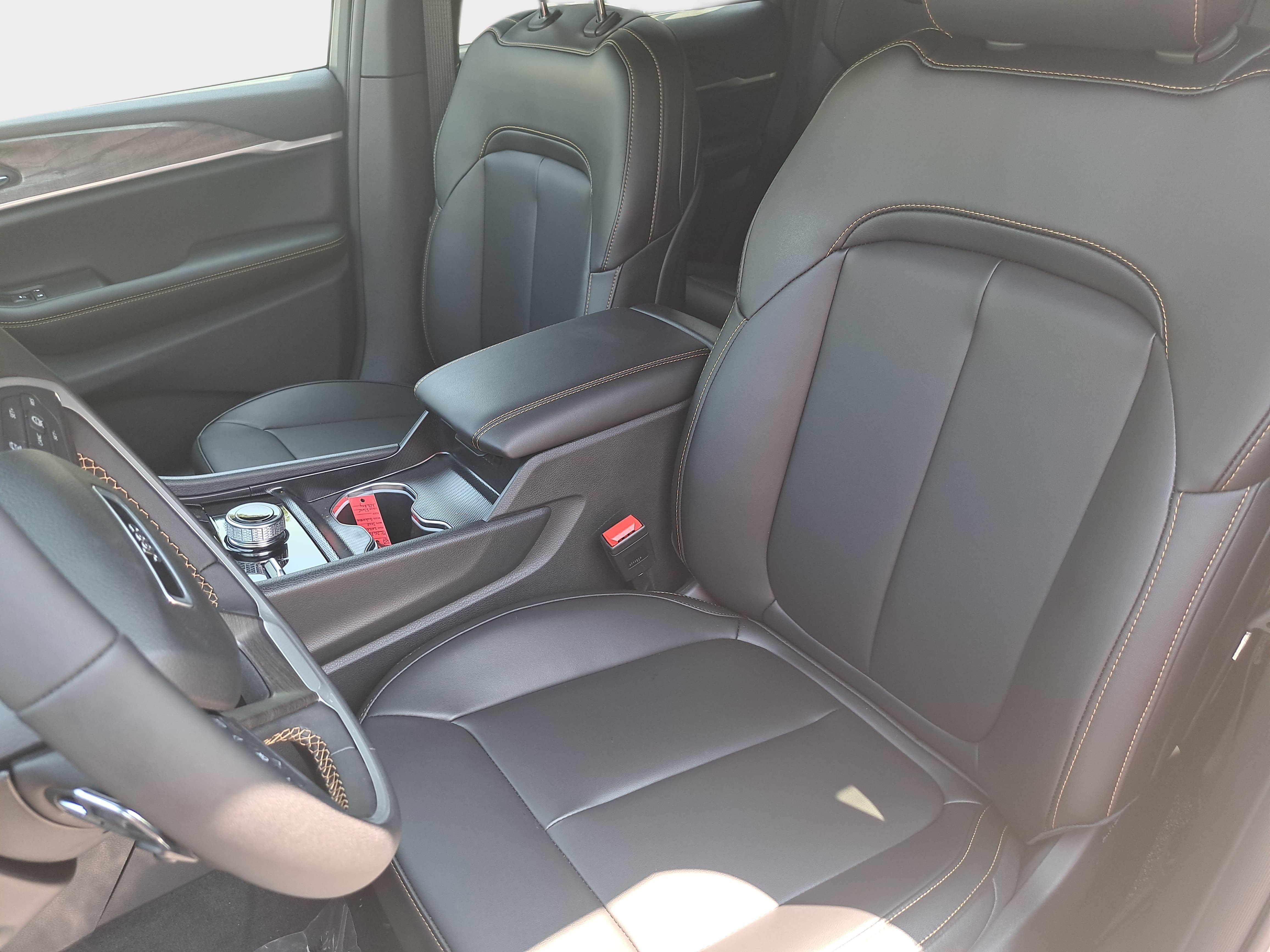 New 2026 Jeep Grand Cherokee Limited AWD/4WD image 15