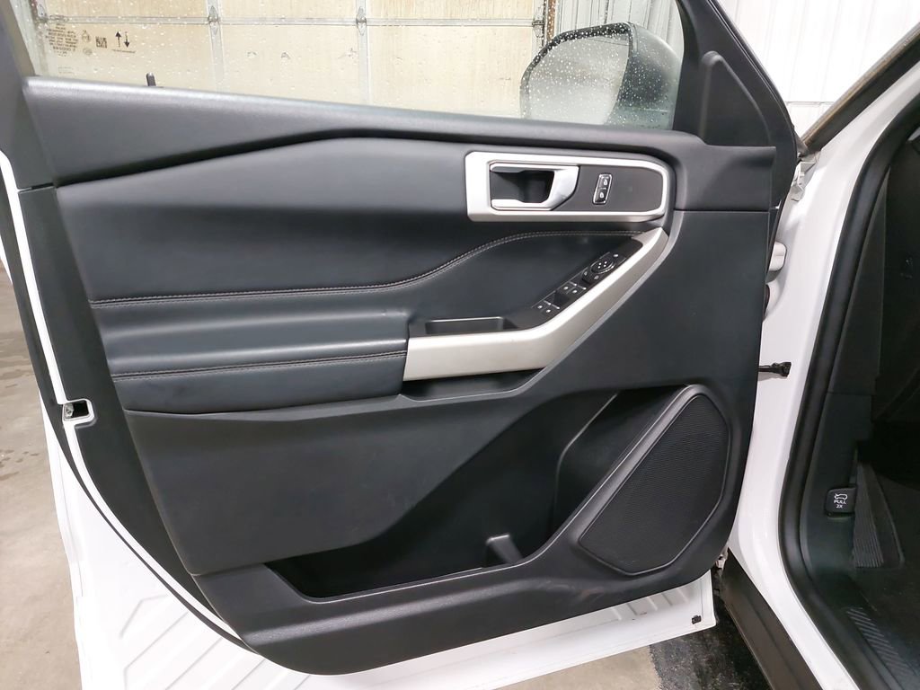 Used 2022 Ford Explorer XLT w/ Equipment Group 202A image 27