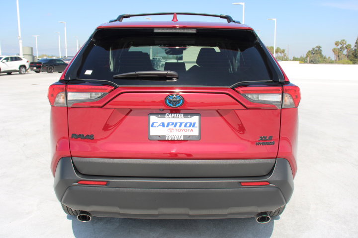 Used 2024 Toyota RAV4 XLE w/ Convenience Package image 4