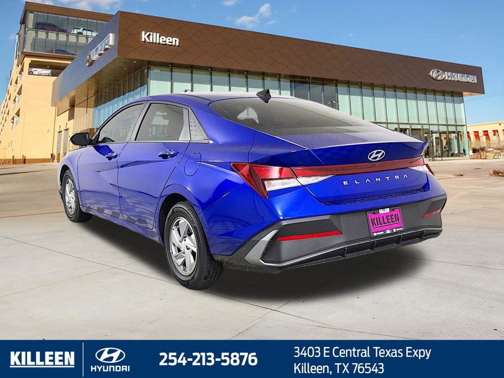 Used 2025 Hyundai Elantra SE FWD image 5