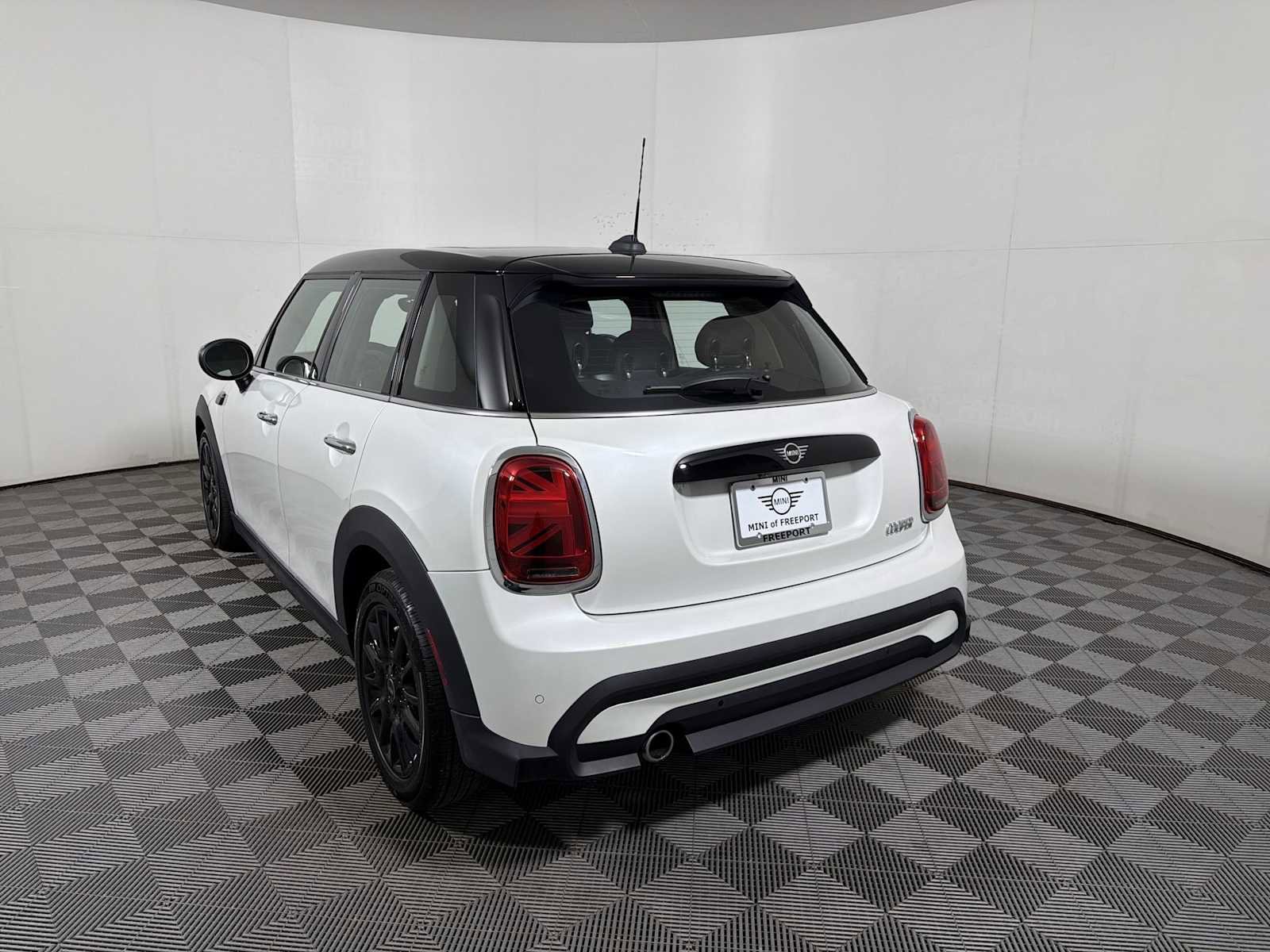 Certified 2023 MINI Cooper 4-Door Hardtop image 5