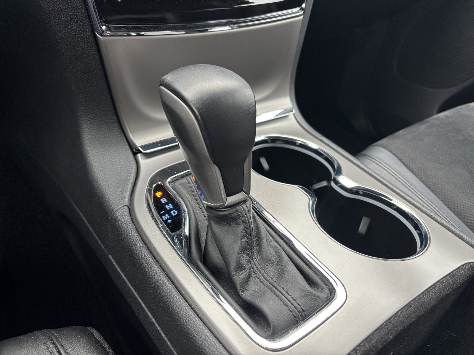 Used 2022 Jeep Grand Cherokee Laredo X image 5