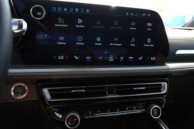 Used 2025 Chevrolet Traverse LT FWD image 10