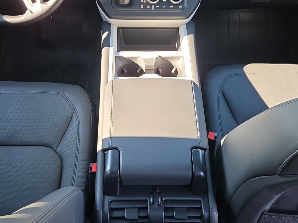 Used 2025 Land Rover Defender 110 X-Dynamic SE image 23