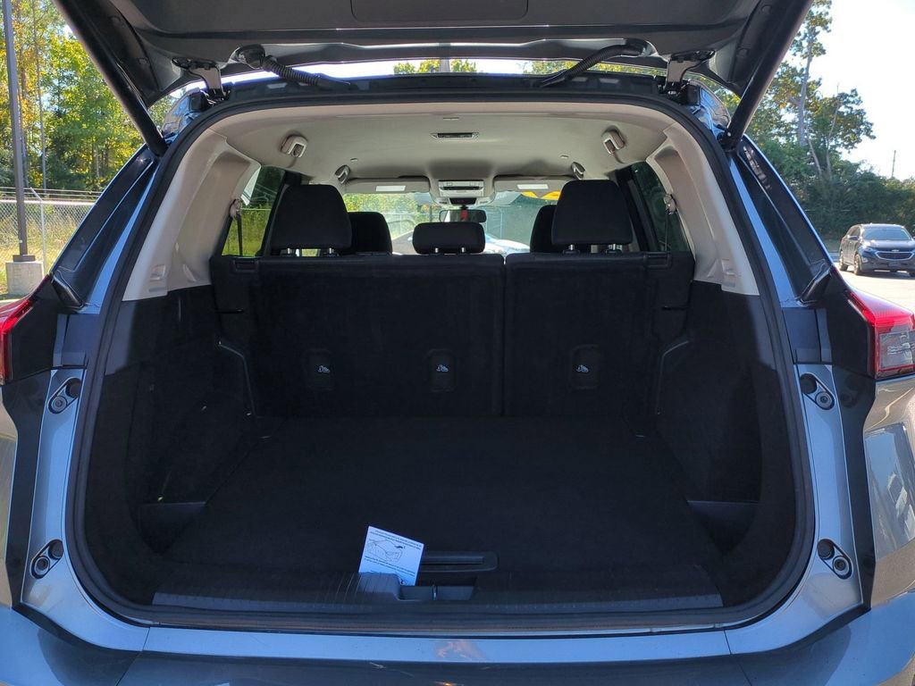 Used 2024 Nissan Rogue SV image 30