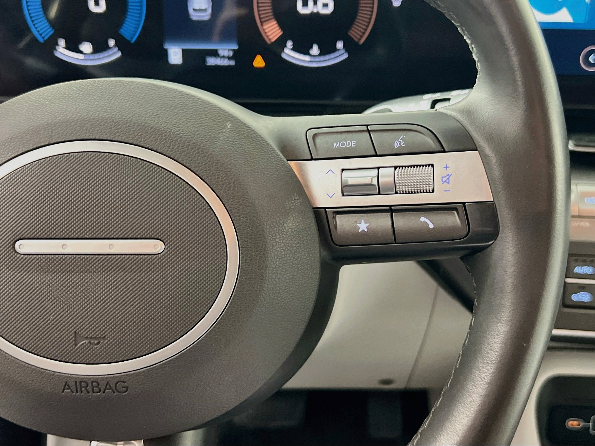 Used 2025 Hyundai Kona SEL FWD image 19