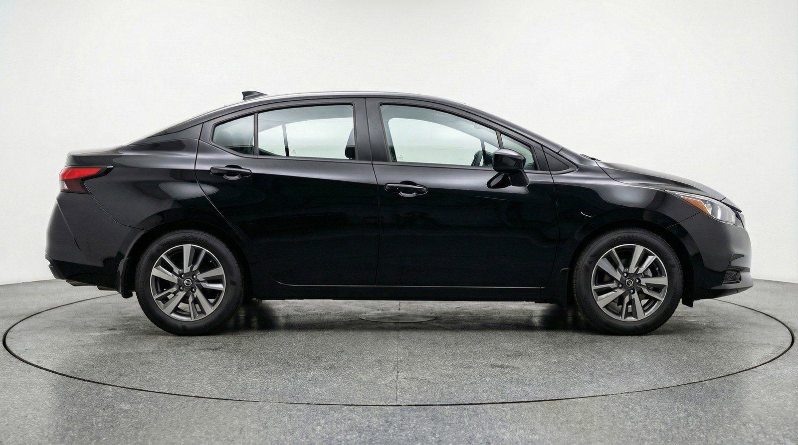 Used 2025 Nissan Versa SV FWD image 9