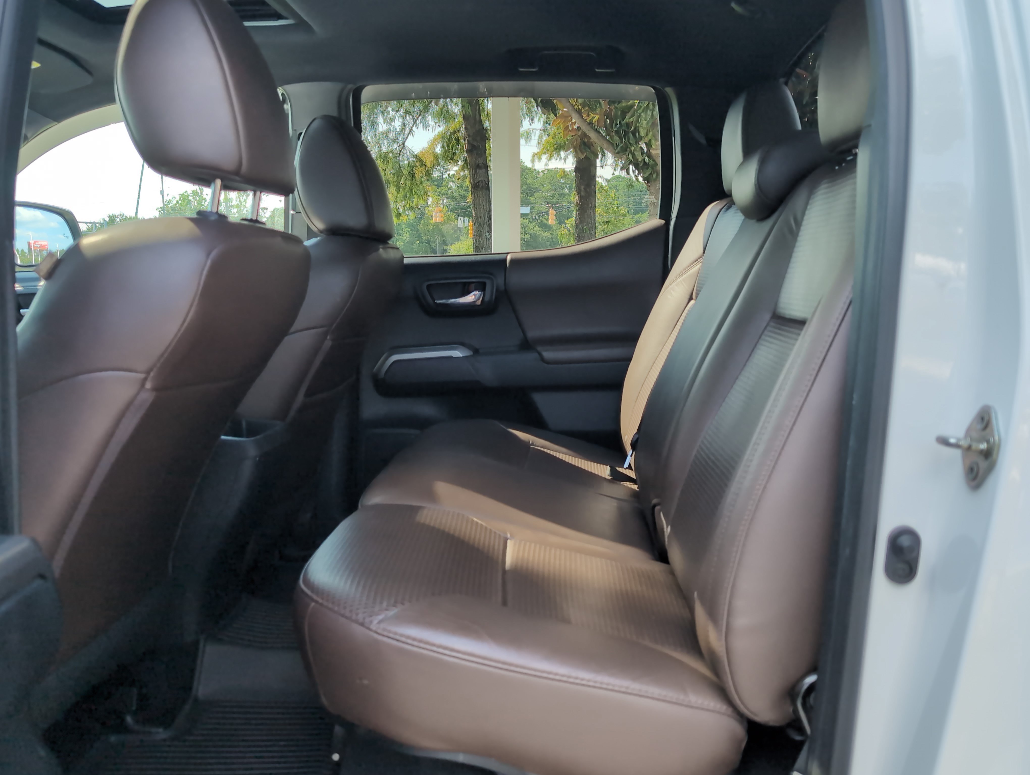Used 2019 Toyota Tacoma Limited AWD/4WD image 31