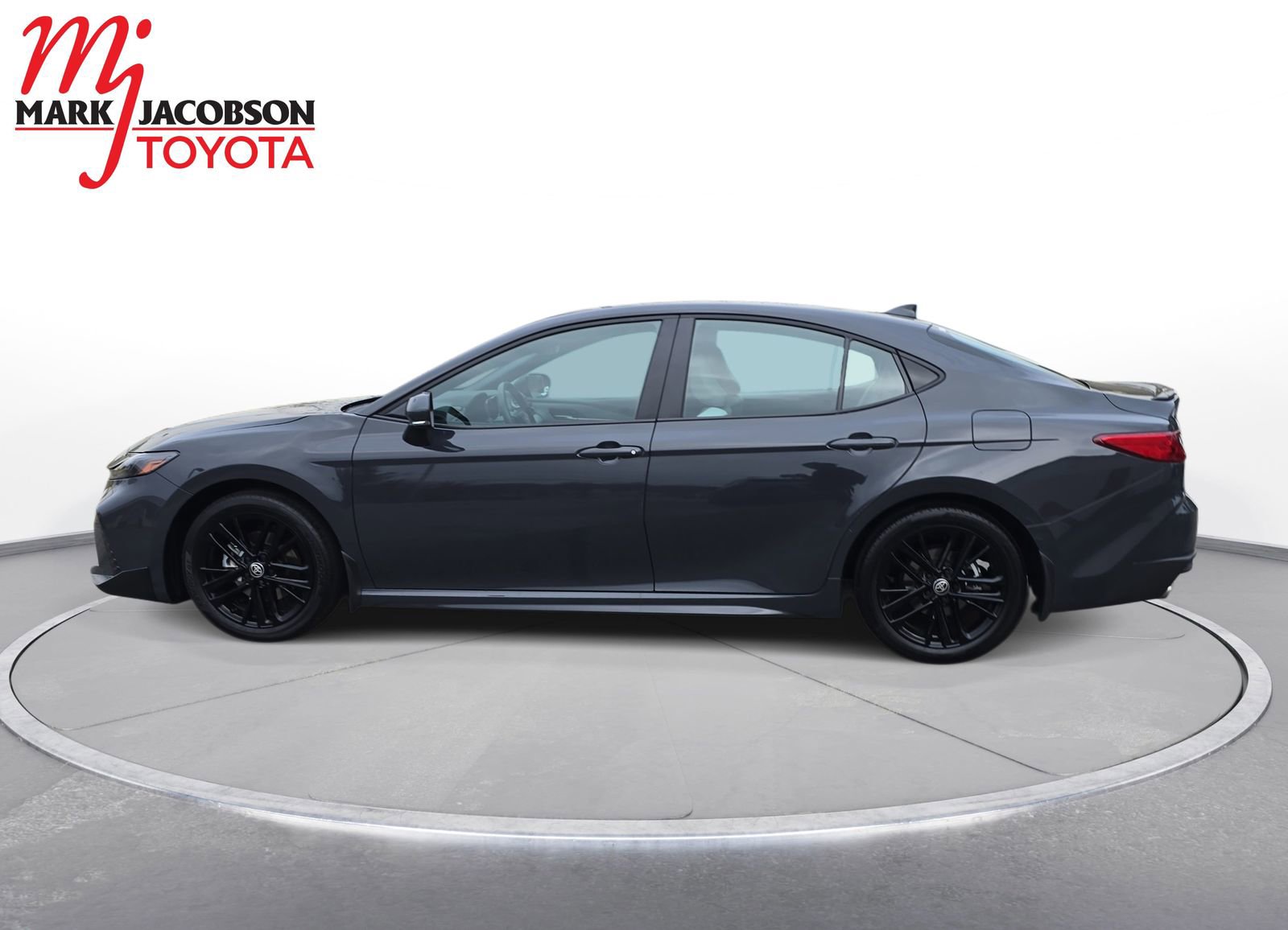 Used 2025 Toyota Camry SE image 14