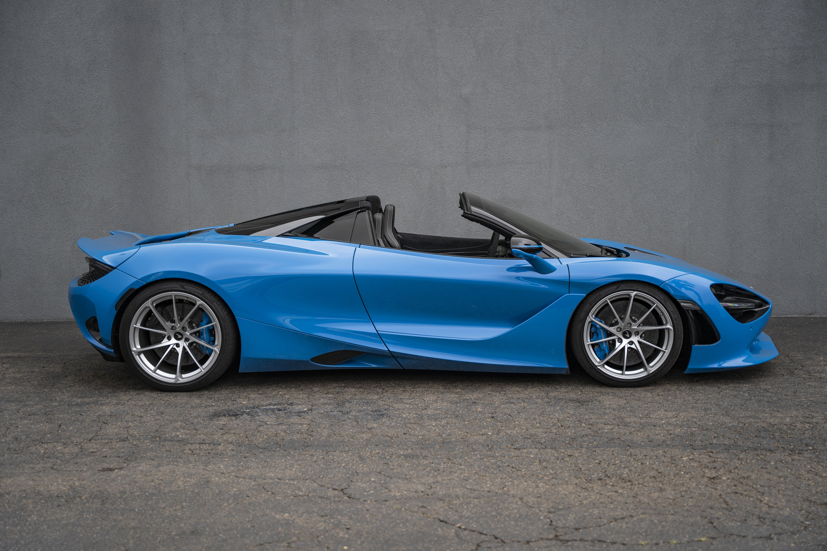 Used 2026 McLaren 750S Spider RWD image 6