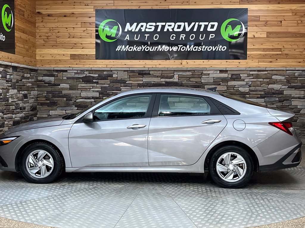 Certified 2024 Hyundai Elantra SE FWD image 14
