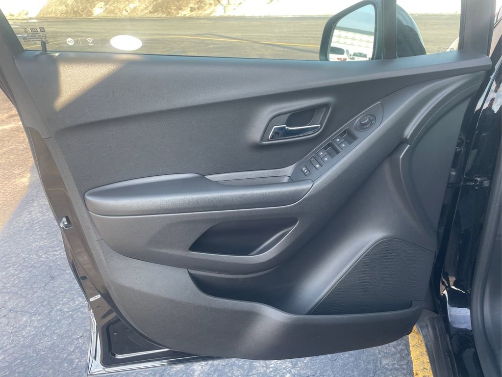Used 2022 Chevrolet Trax LT w/ LT Convenience Package image 20