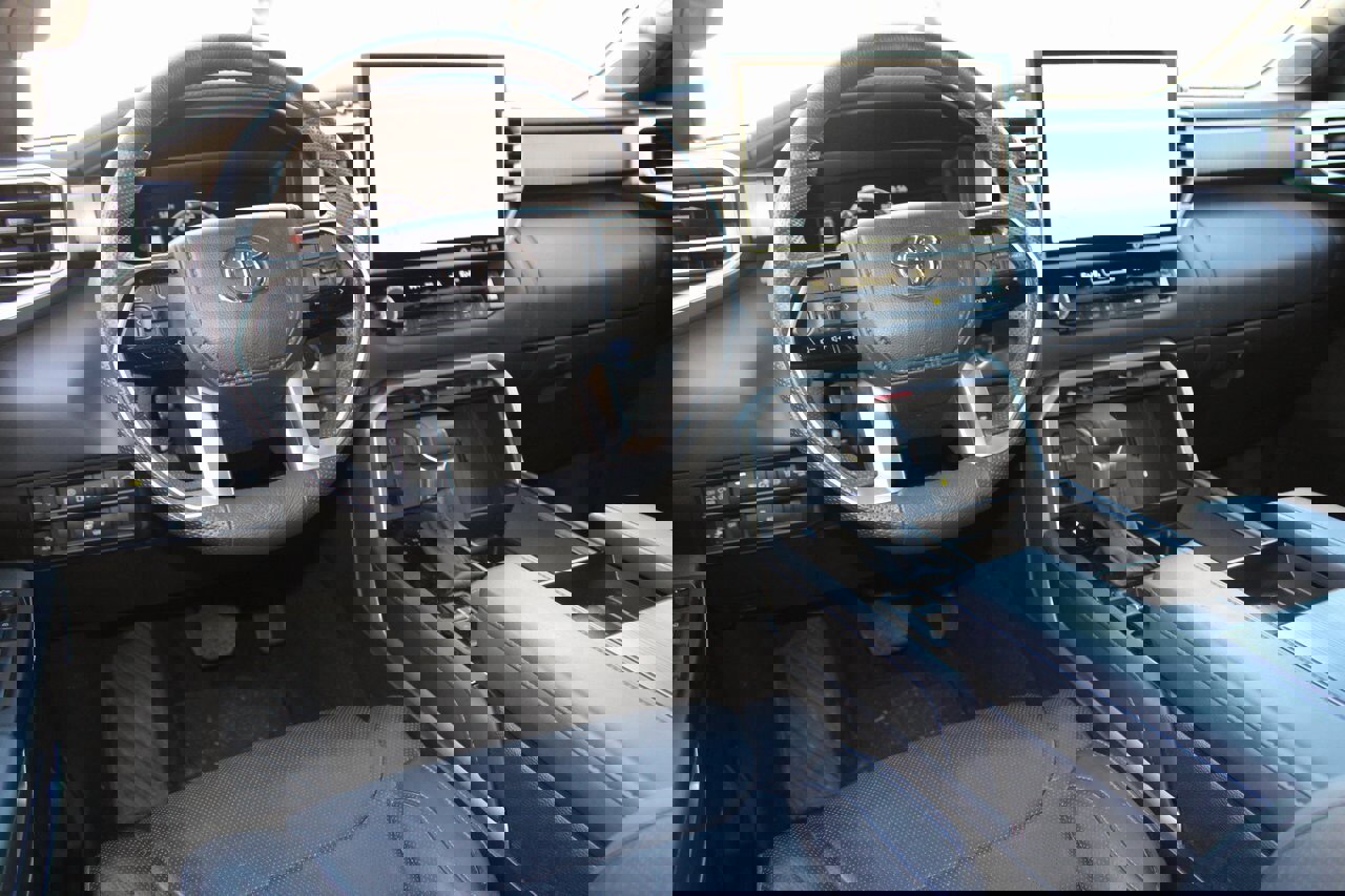 Used 2024 Toyota Sequoia Platinum image 5