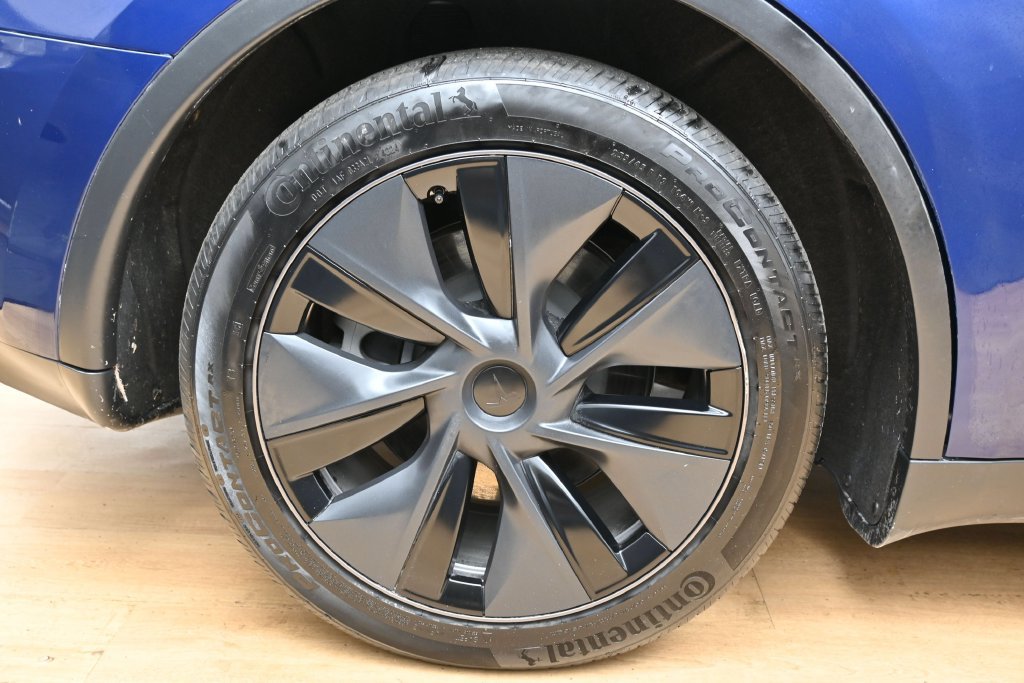 Used 2025 Tesla Model Y Long Range RWD image 11