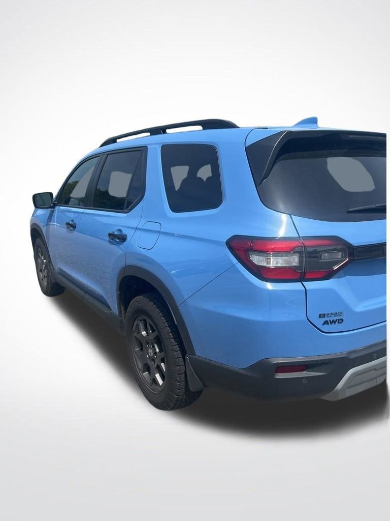 Used 2025 Honda Pilot TrailSport image 4
