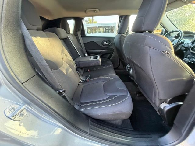 Used 2015 Jeep Cherokee Latitude image 14