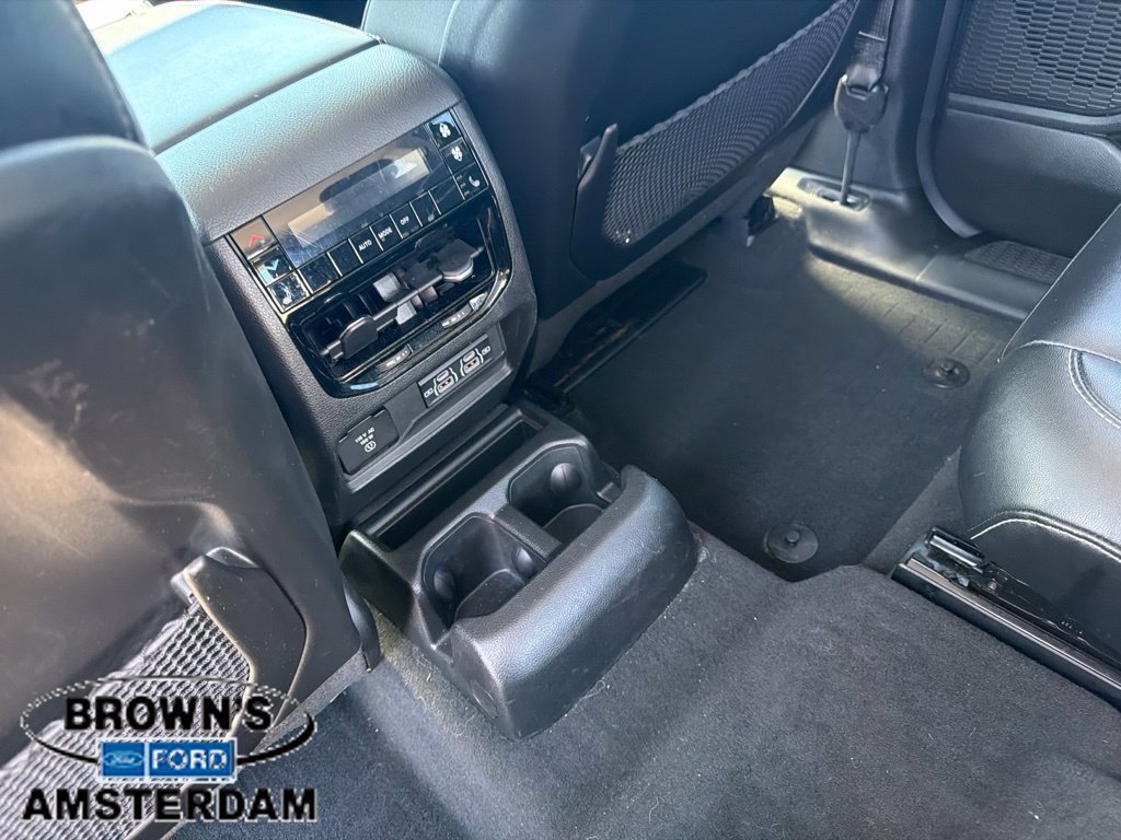 Used 2023 Jeep Grand Cherokee L Limited AWD/4WD image 8