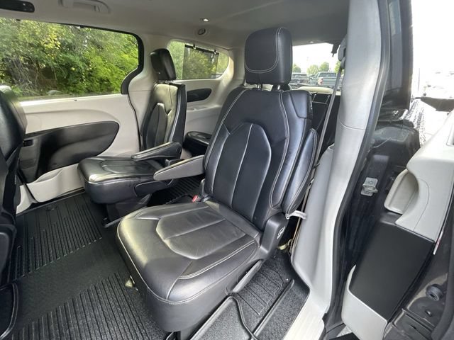Used 2022 Chrysler Pacifica Touring-L FWD image 23