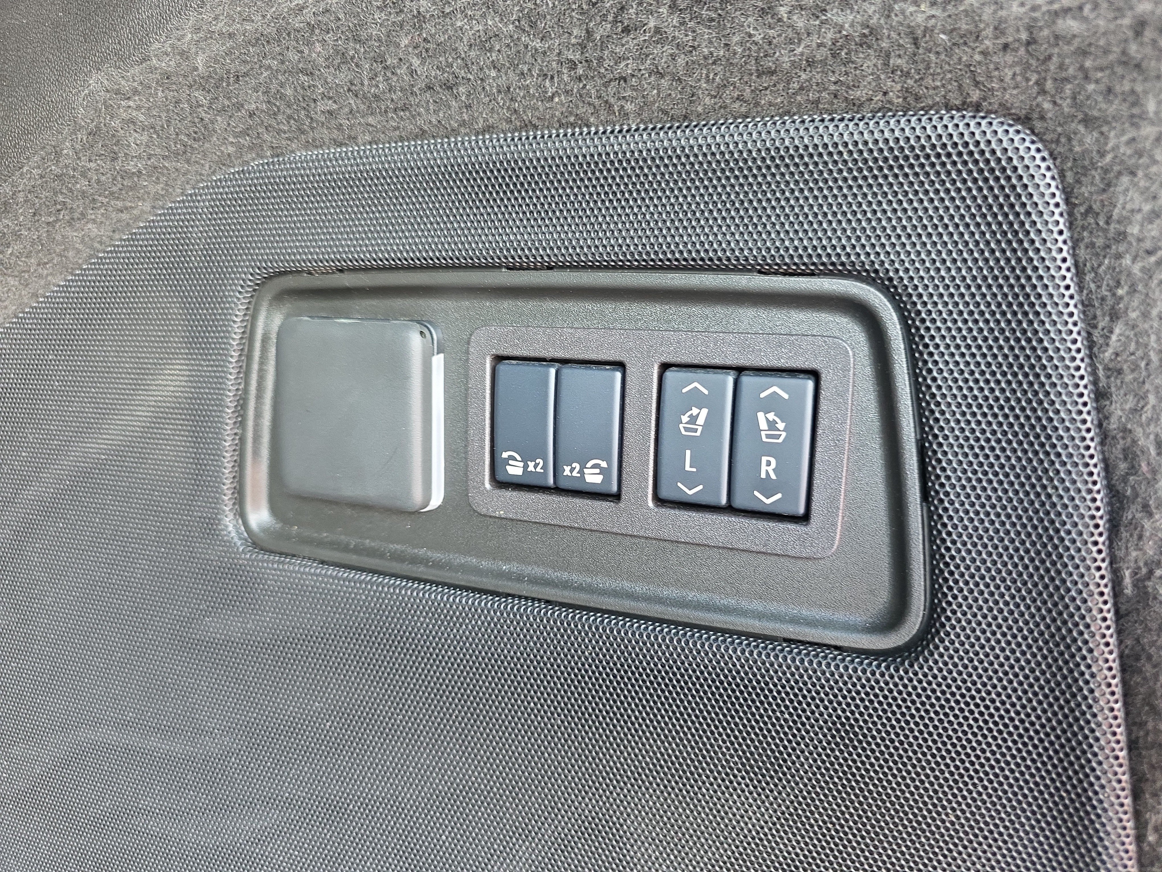 Used 2024 Cadillac Escalade Sport Platinum AWD/4WD image 16