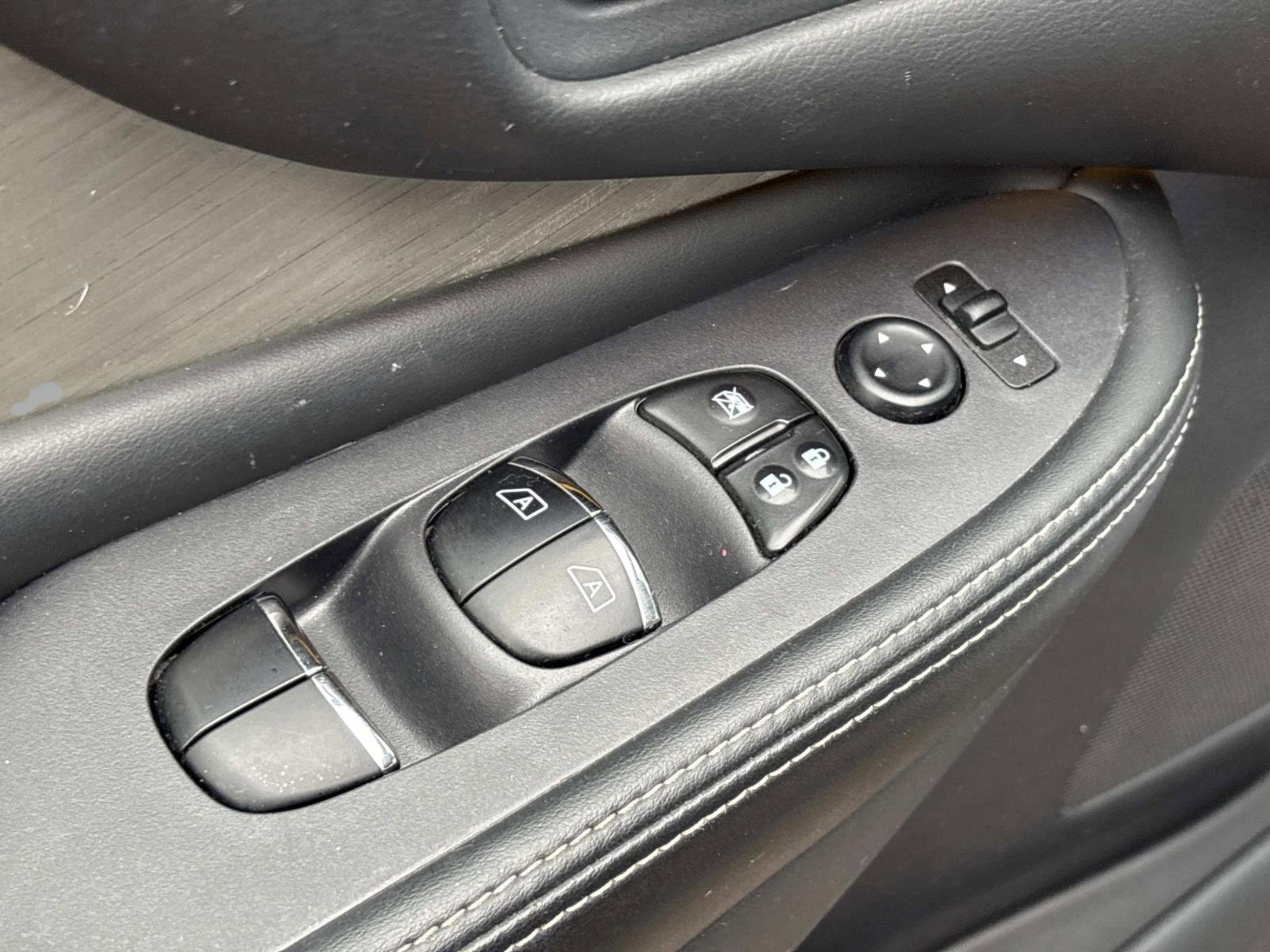 Used 2018 Nissan Murano SL w/ Moonroof Package image 27