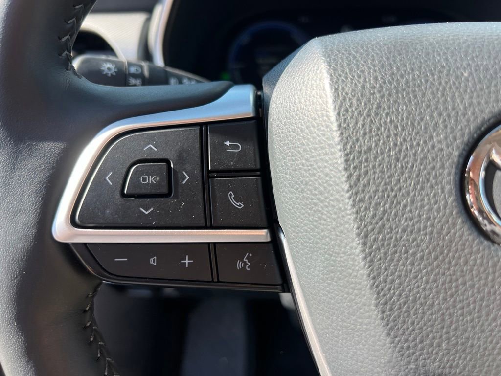 Used 2024 Toyota Highlander Platinum AWD/4WD image 12
