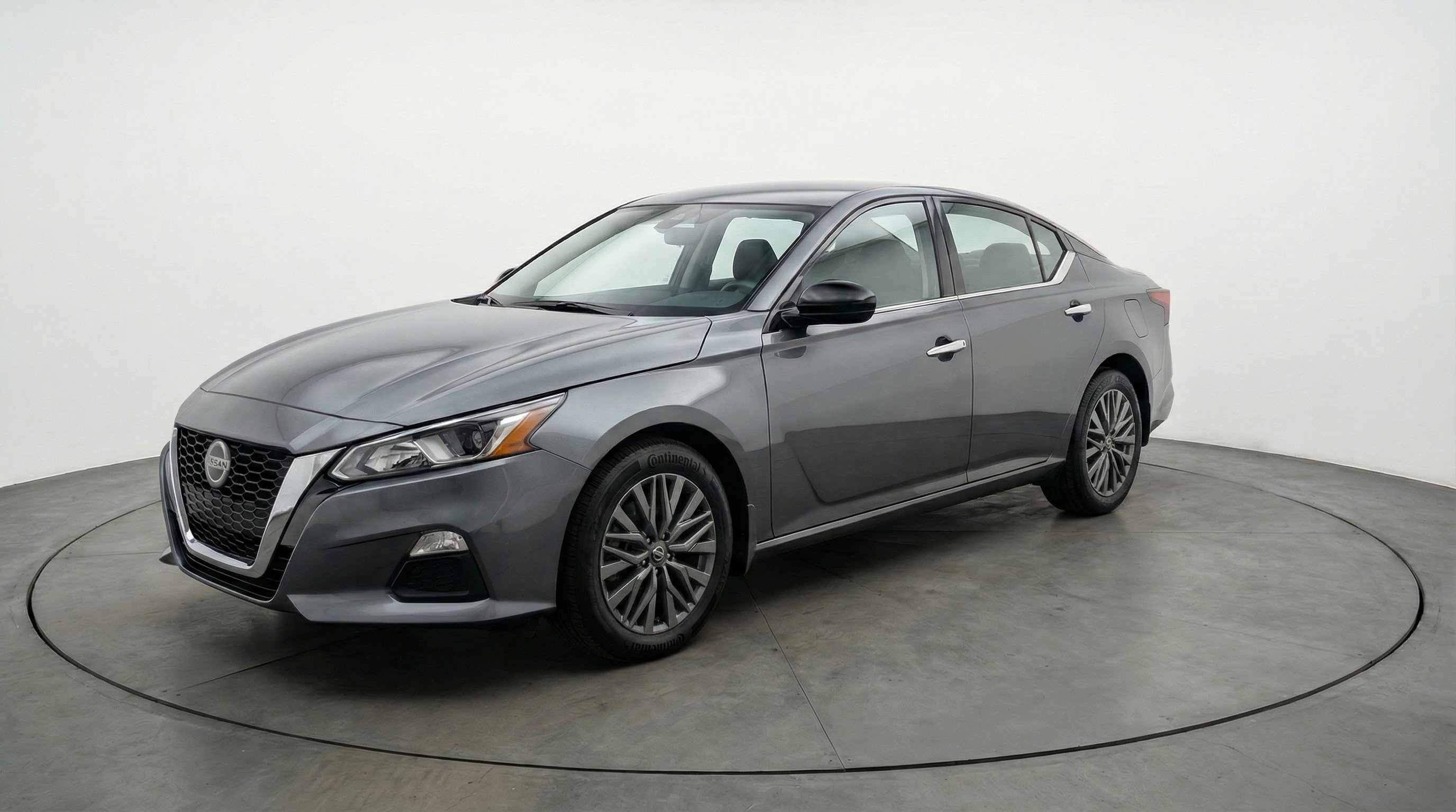 Used 2025 Nissan Altima 2.5 SV image 3