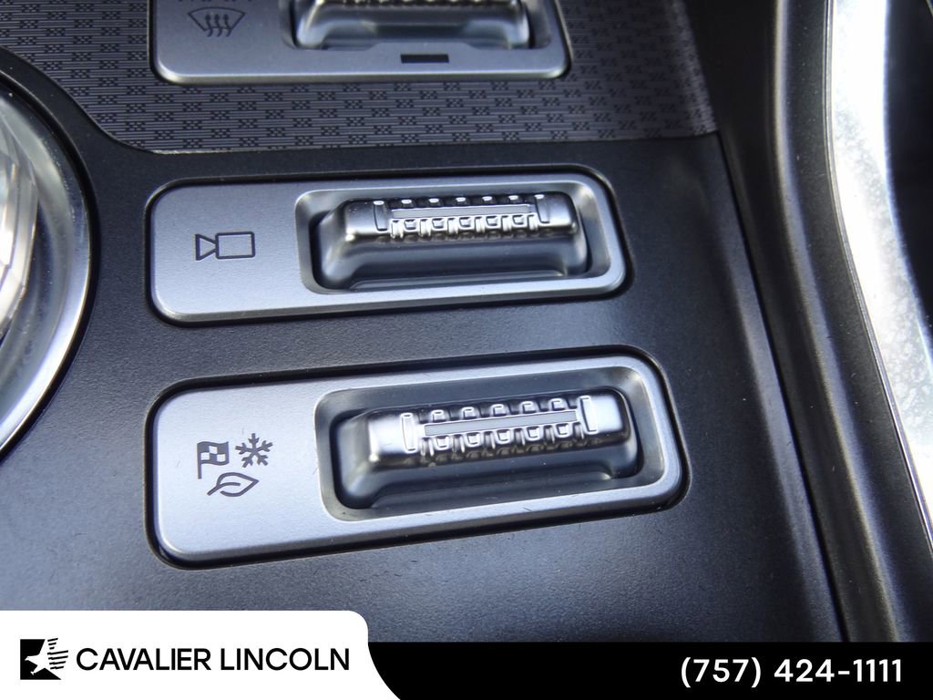 Certified 2025 Lincoln Nautilus Premier image 38