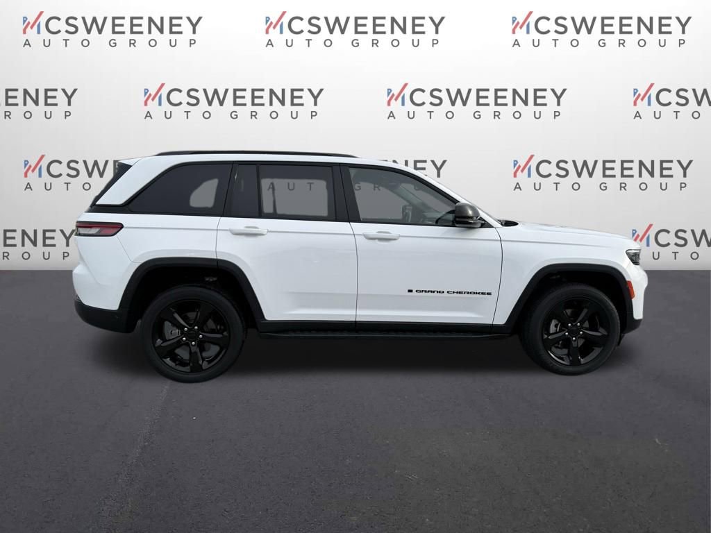 Used 2023 Jeep Grand Cherokee Altitude RWD image 8