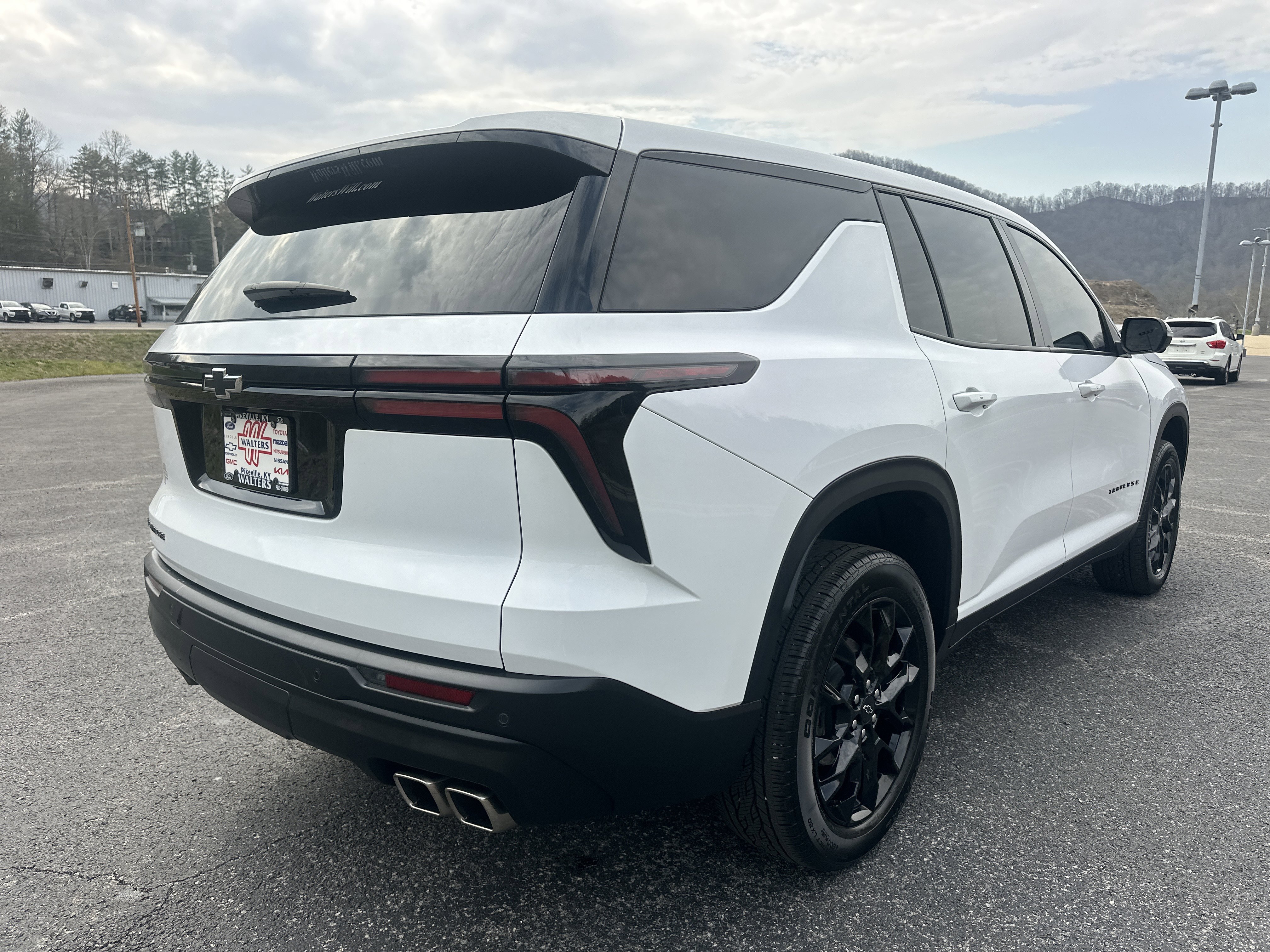 Used 2024 Chevrolet Traverse LS w/ Midnight/Sport Edition image 2