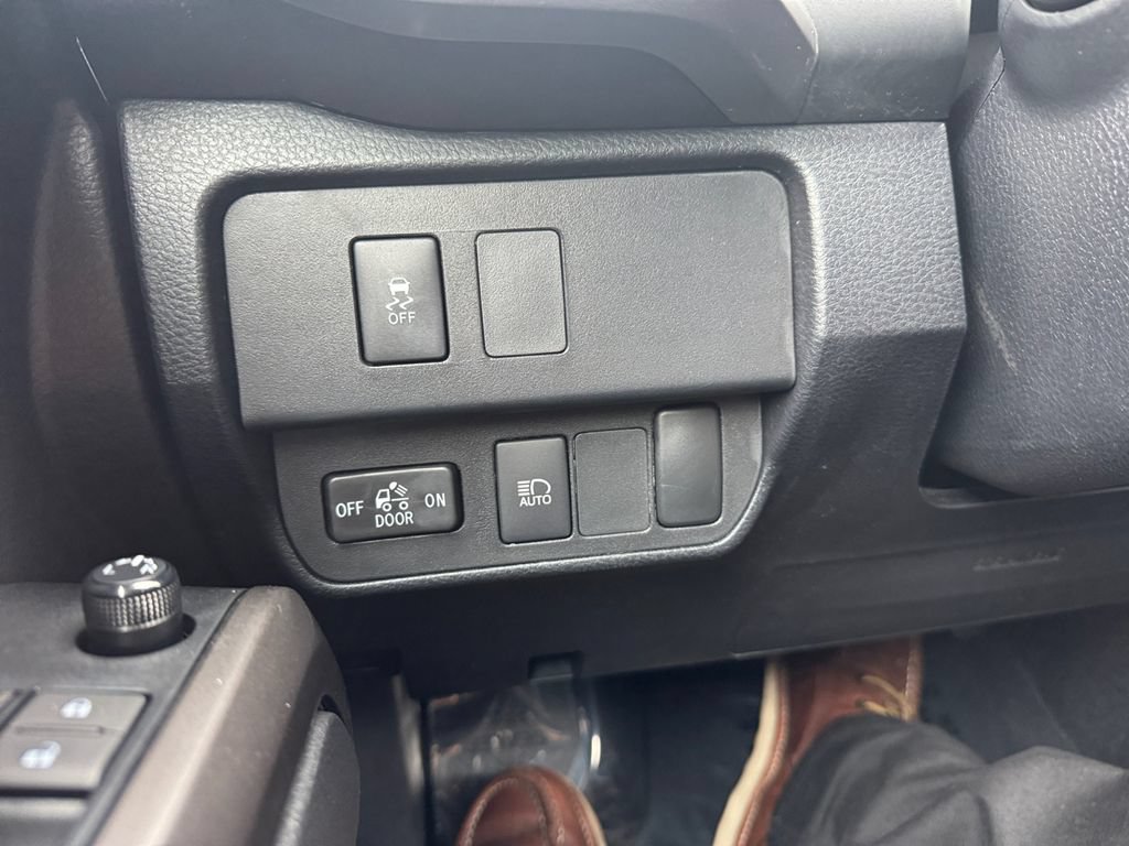 Used 2023 Toyota Tacoma SR5 AWD/4WD image 28