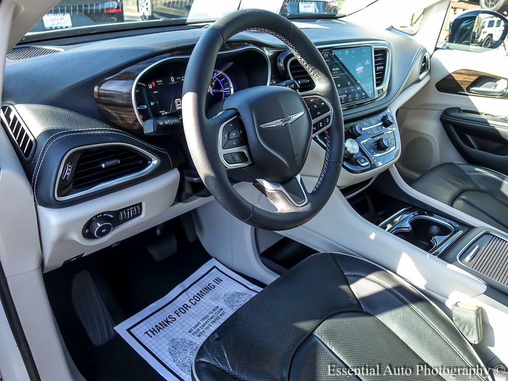 Used 2023 Chrysler Pacifica Limited image 14