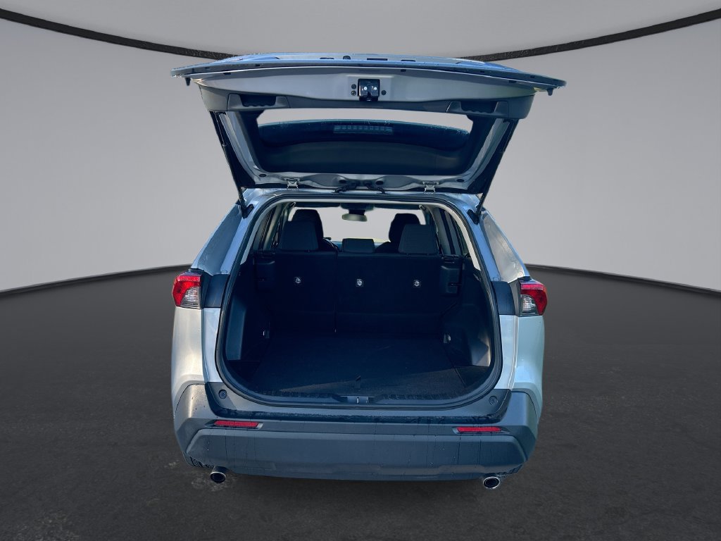 Used 2019 Toyota RAV4 LE FWD image 28