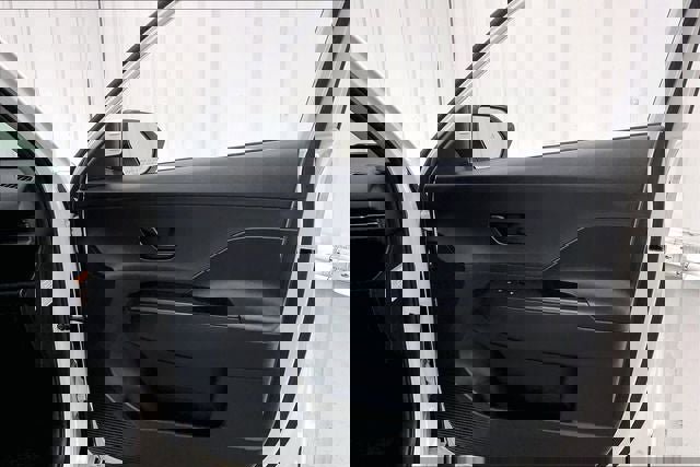 Certified 2024 Hyundai Kona SE image 21