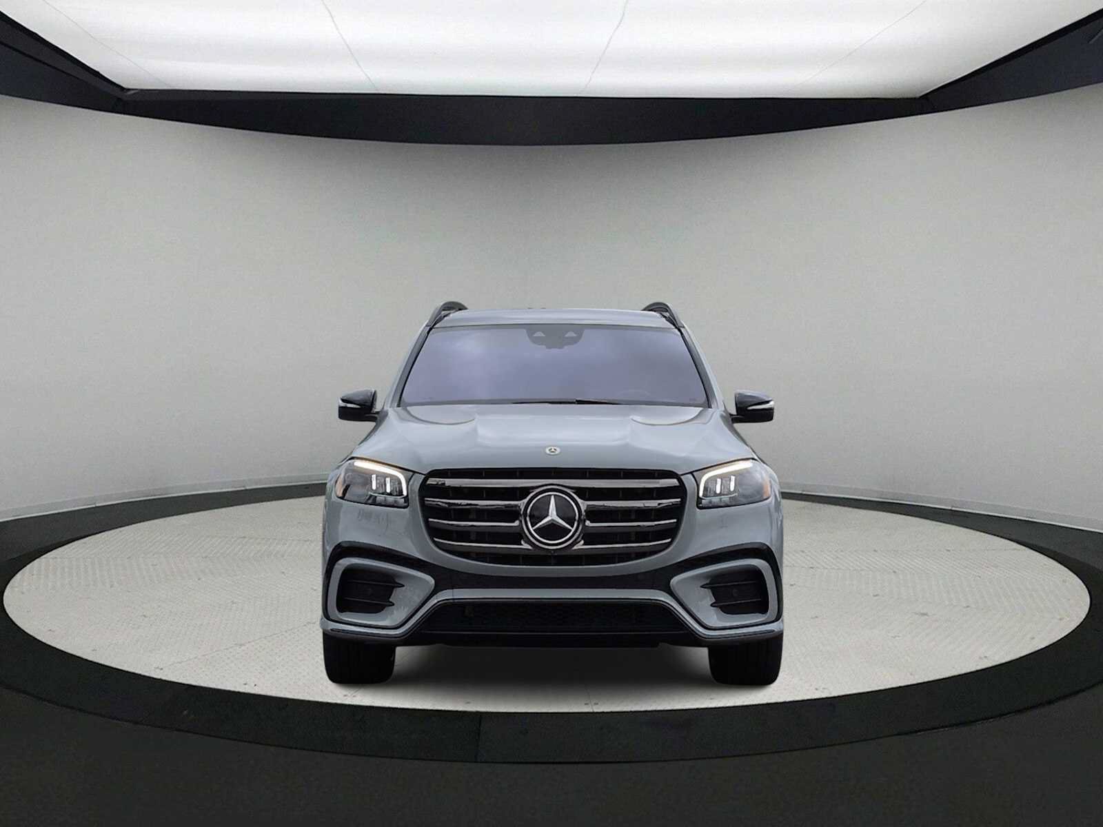 Used 2024 Mercedes-Benz GLS 450 4MATIC image 3