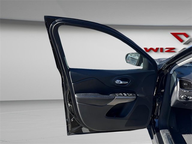 Used 2019 Jeep Cherokee Limited image 24