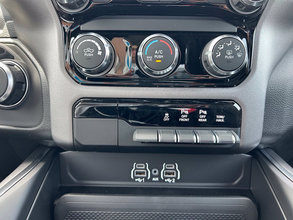 New 2026 RAM 1500 Express AWD/4WD image 22