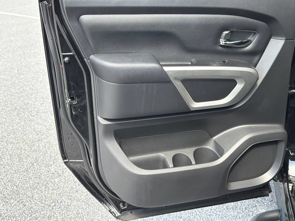 Used 2023 Nissan Titan SV w/ SV Convenience Package RWD image 21