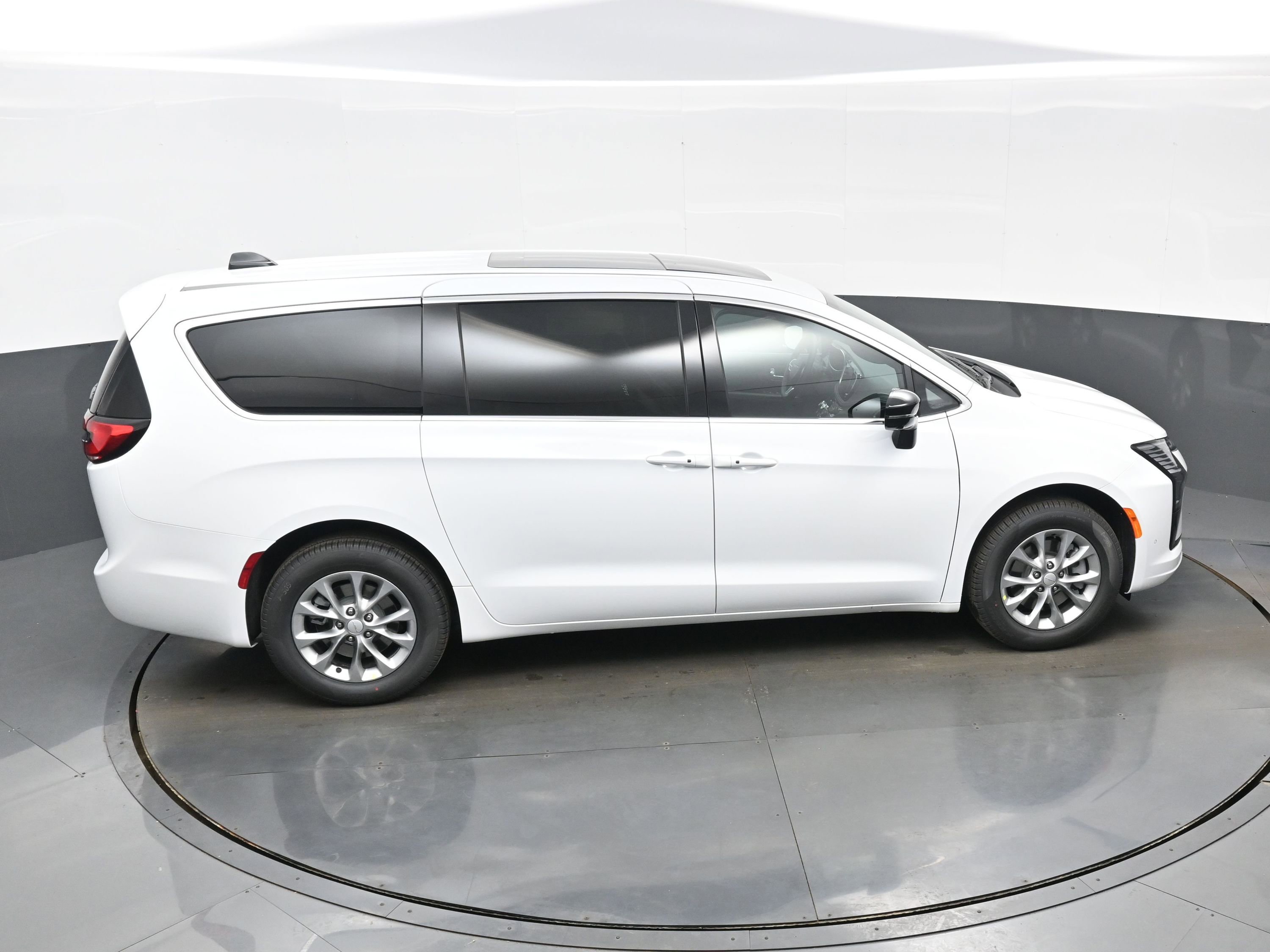 New 2027 Chrysler Pacifica Select AWD/4WD image 24