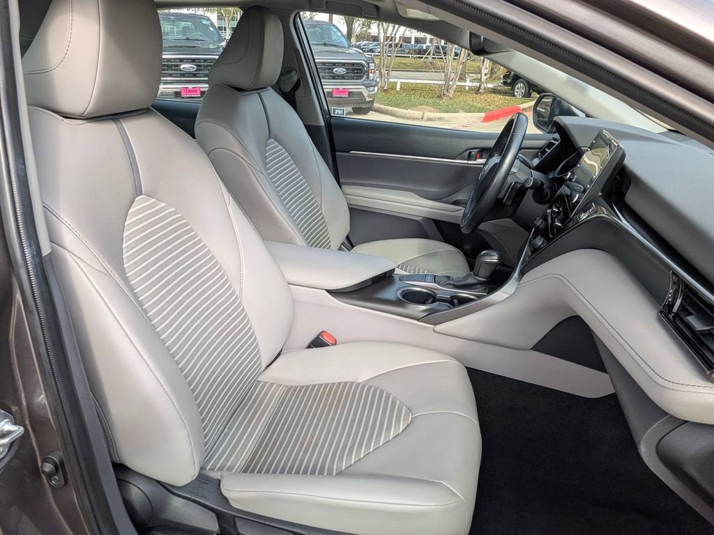 Used 2024 Toyota Camry SE image 30