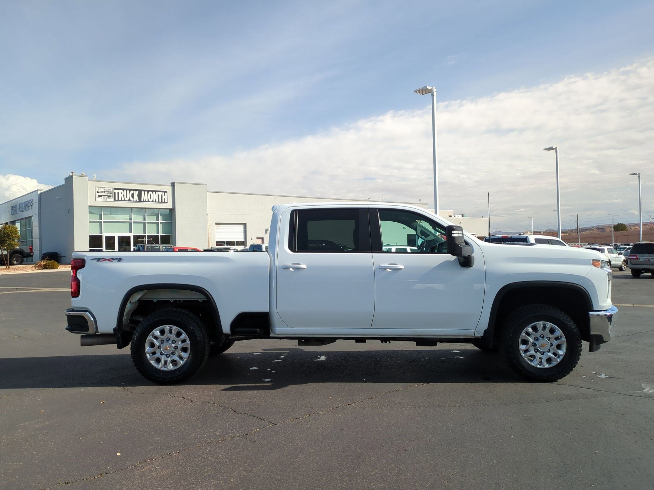 Used 2022 Chevrolet Silverado 2500 LT w/ Fleet Comfort Package image 2
