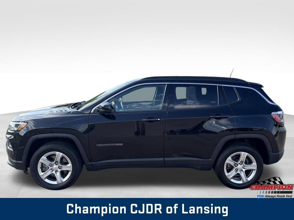 Used 2024 Jeep Compass Latitude AWD/4WD image 4