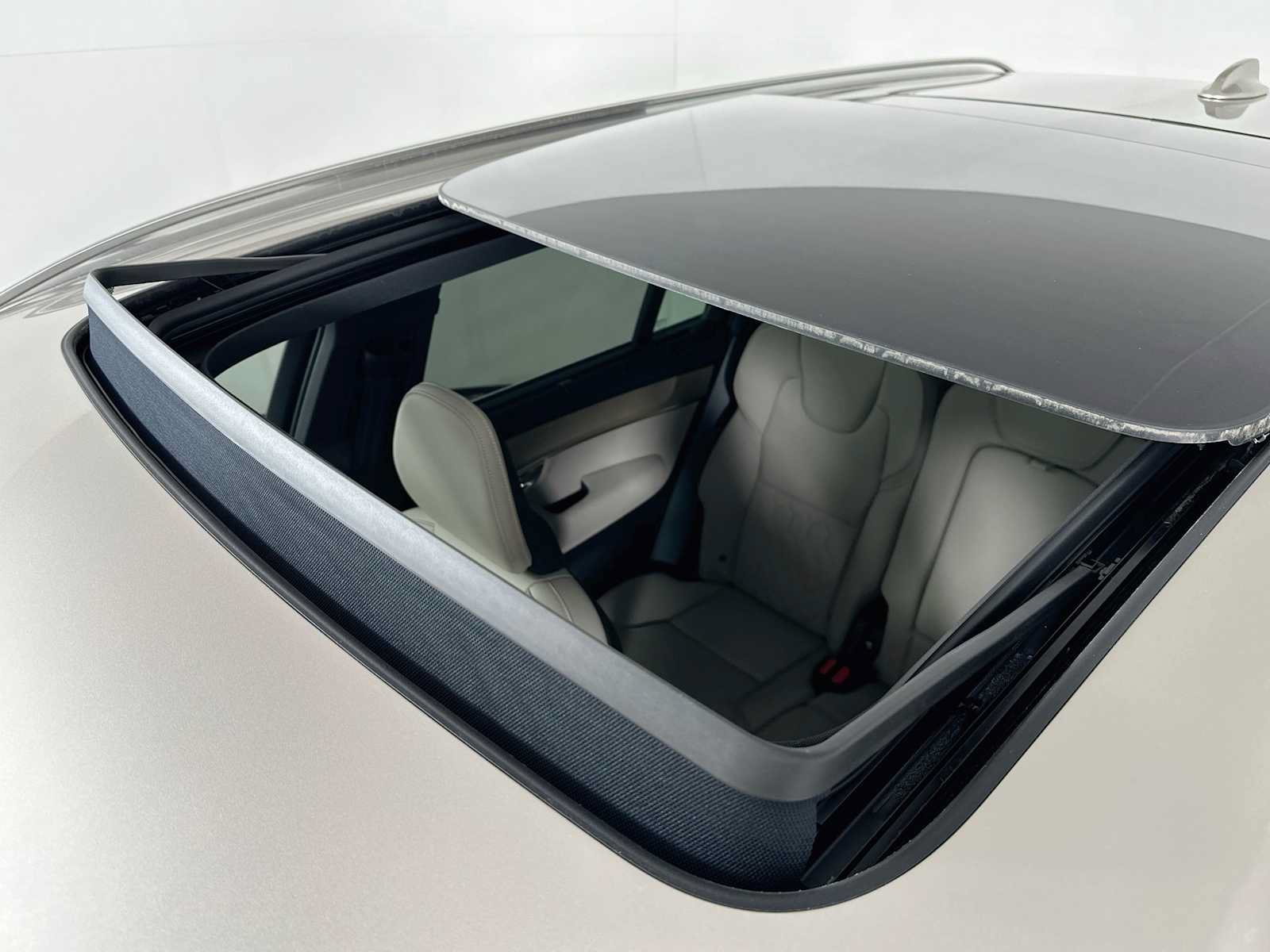 New 2027 Volvo XC90 B6 Plus AWD/4WD image 19