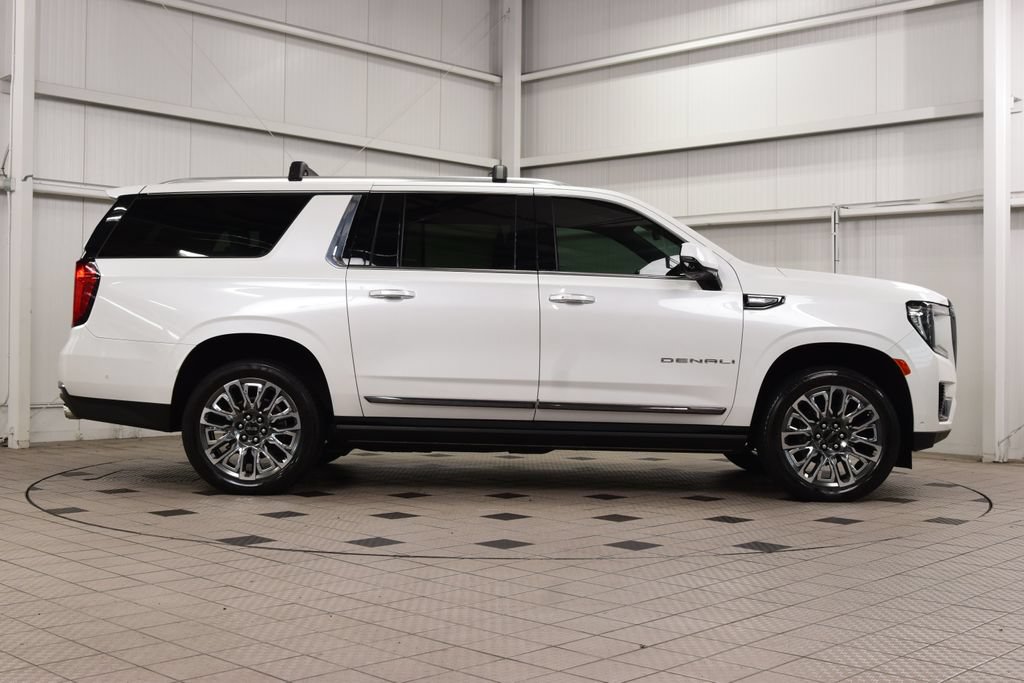 Used 2024 GMC Yukon XL Denali Ultimate AWD/4WD image 12