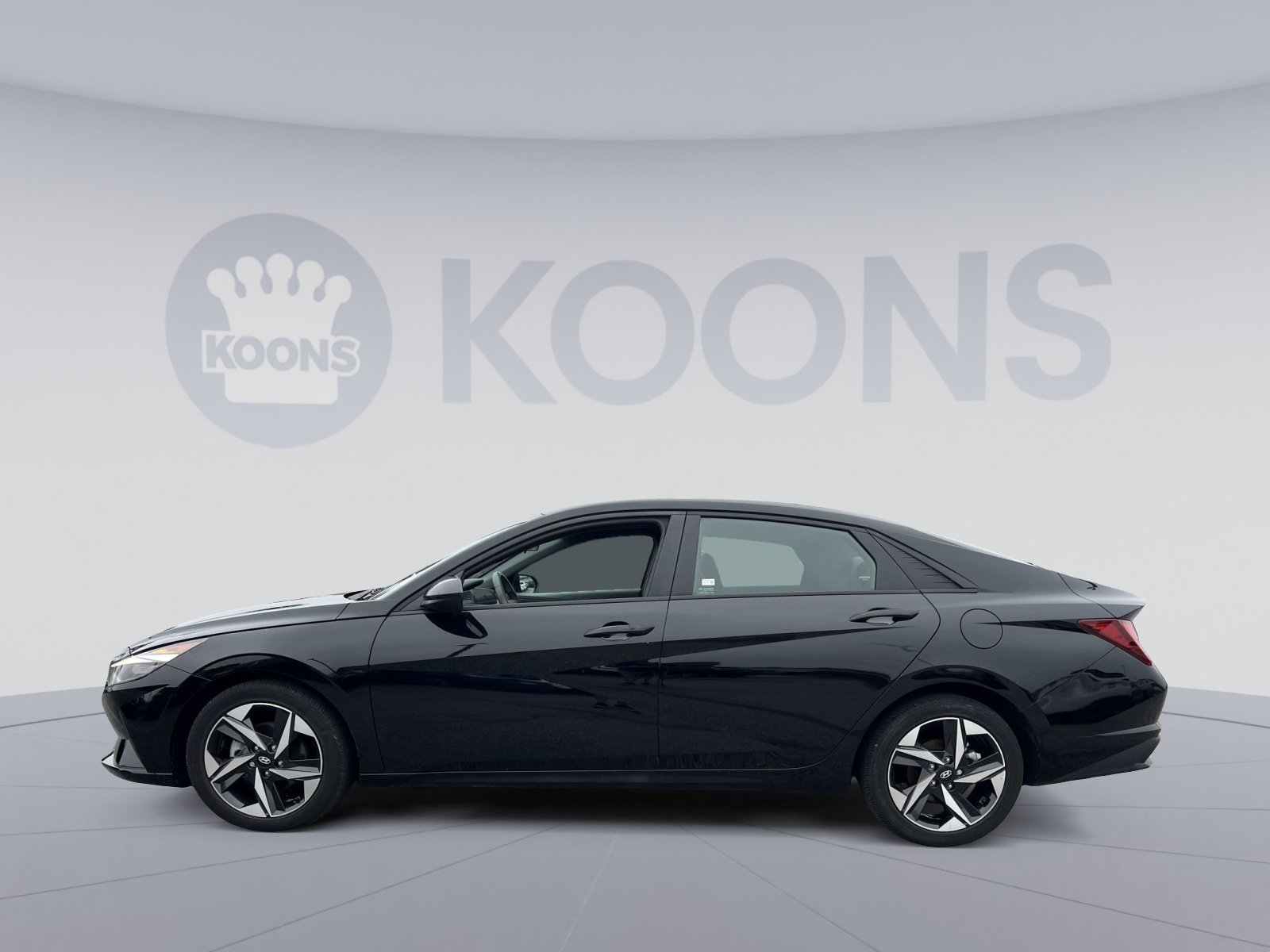 Used 2023 Hyundai Elantra SEL w/ Convenience Package FWD image 2