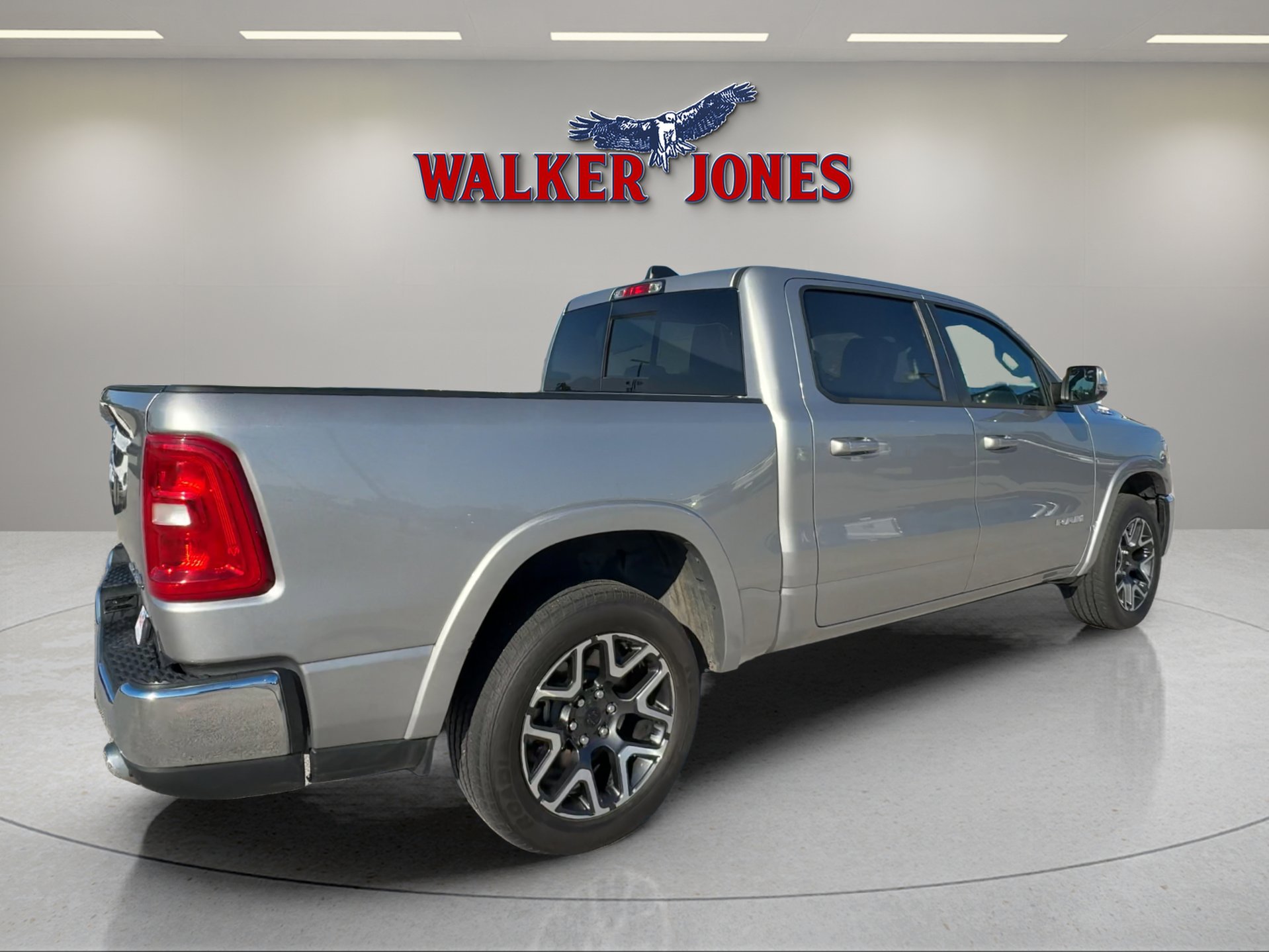 Used 2025 RAM 1500 Laramie AWD/4WD image 3