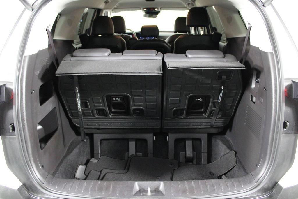 Used 2025 Kia Carnival EX FWD image 16